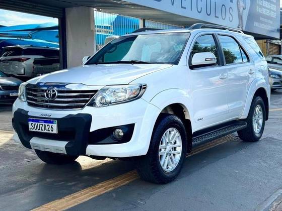 TOYOTA HILUX 2.7 SR 4X2 CD 16V FLEX 4P AUTOMÁTICO TOYOTA HILUX 2.7 SR 4X2 CD 16V FLEX 4P AUTOMÁTICO